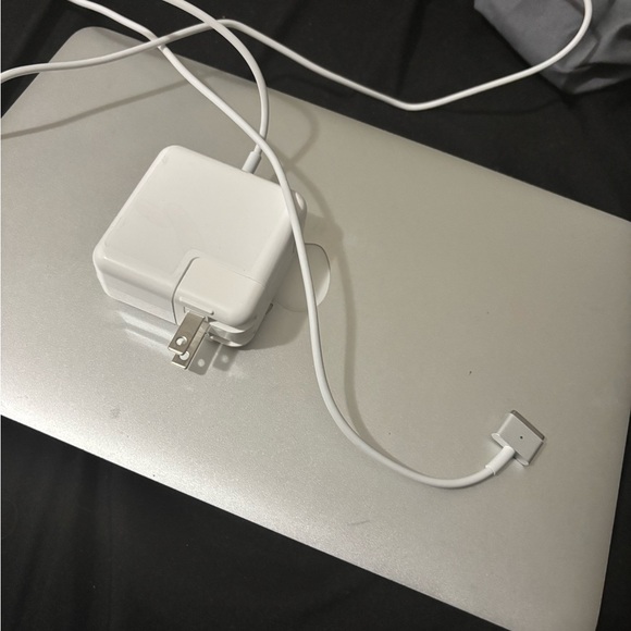 Apple MacBook Air 2017 w/Charger - Picture 2 of 6